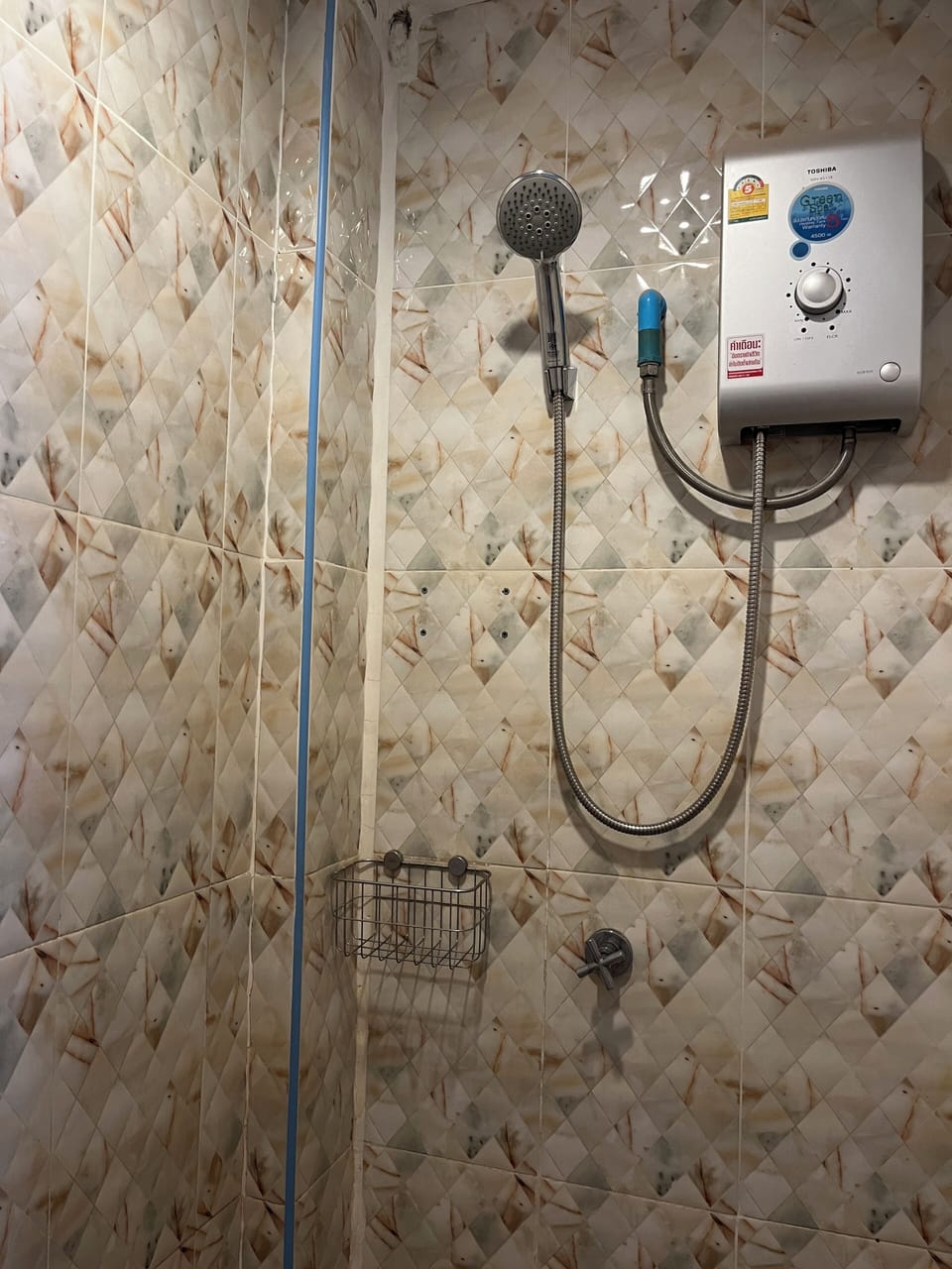Shower, free toiletries, towels