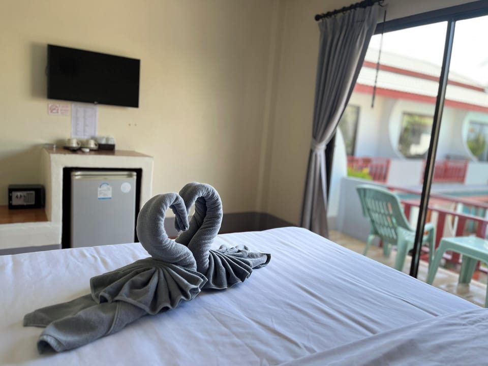 Standard Double Room Pool View | Minibar, in-room safe, desk, rollaway beds