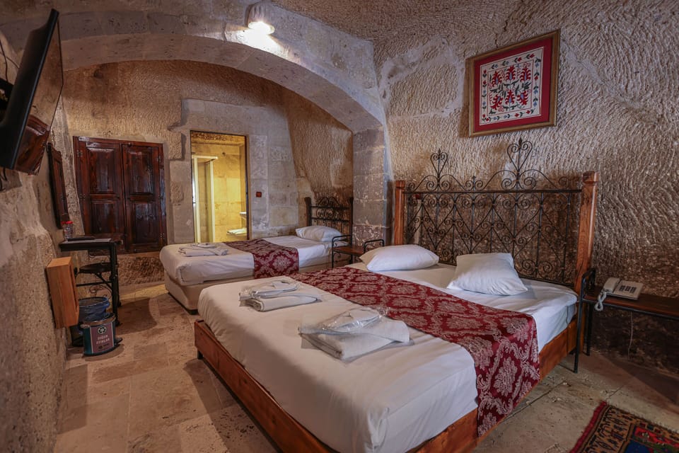 Standard Triple Room | Desk, free WiFi, bed sheets