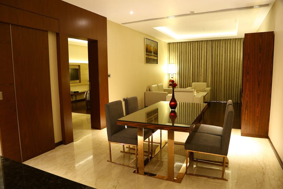 Suite | In-room dining