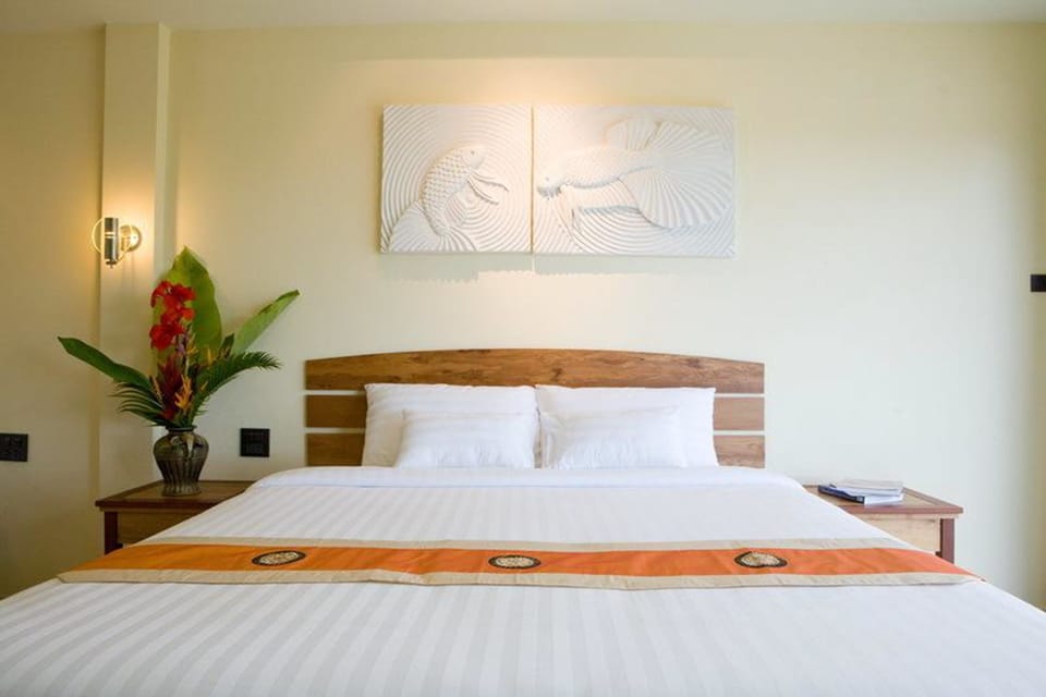 Desk, soundproofing, rollaway beds (surcharge), WiFi (free)