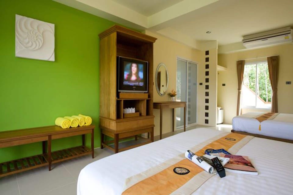 Desk, soundproofing, rollaway beds (surcharge), WiFi (free)