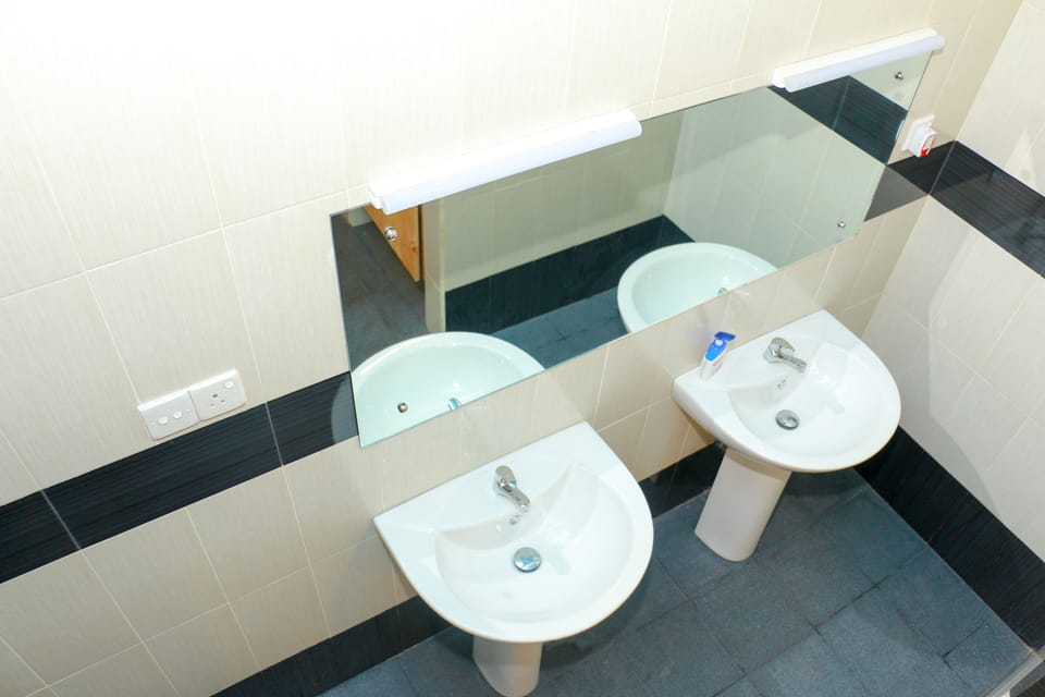 Dormitory Room - 4 Beds- Female Only | Bathroom | Shower, free toiletries, hair dryer, towels