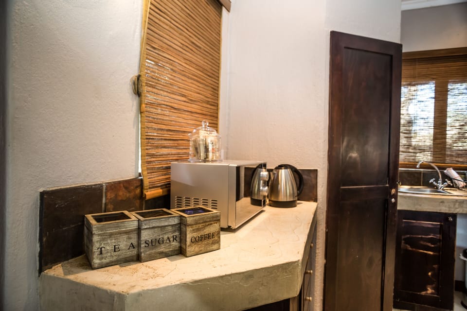 Lodge | Private kitchen | Coffee/tea maker, full-size fridge, microwave, oven