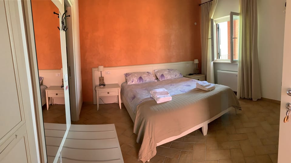 Double Room, Private Bathroom | Laptop workspace, blackout drapes, WiFi (free), individually decorated