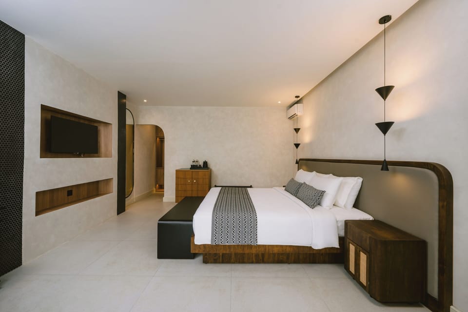 Deluxe Plus King Room | Minibar, in-room safe, desk, iron/ironing board