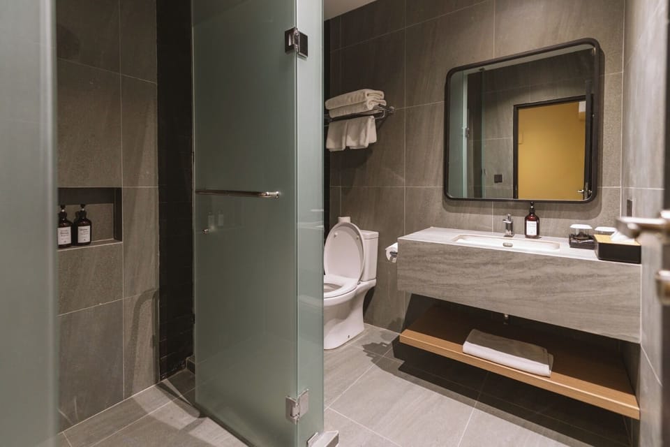 Superior Plus Double Room | Bathroom | Hair dryer, slippers, towels, soap