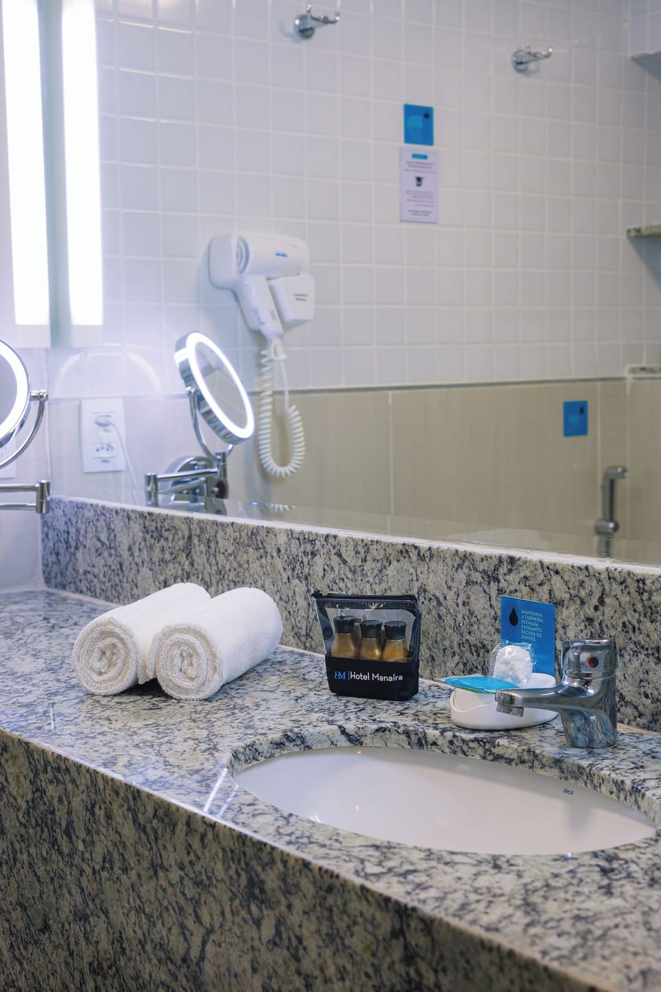 Quadruplo Familia | Bathroom | Shower, free toiletries, hair dryer, towels