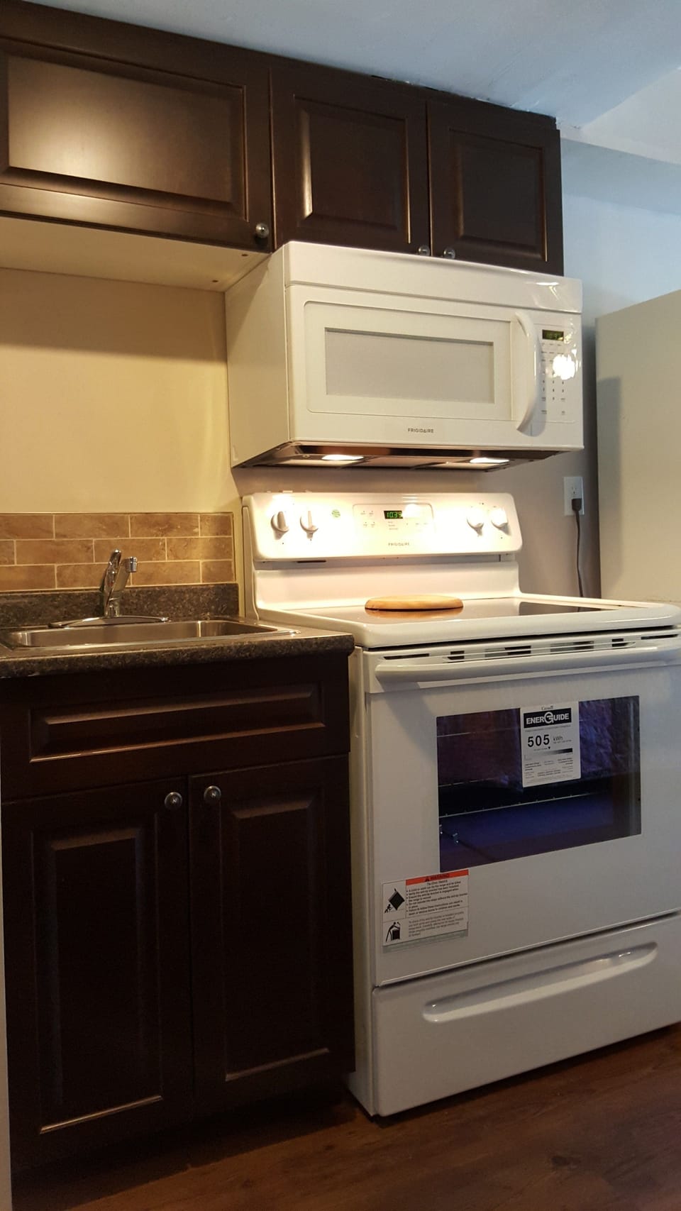 Economy Studio Suite, Kitchenette | Private kitchen | Fridge, microwave