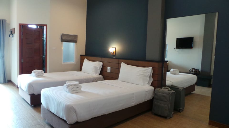 Twin Superior | Desk, blackout drapes, free WiFi, bed sheets