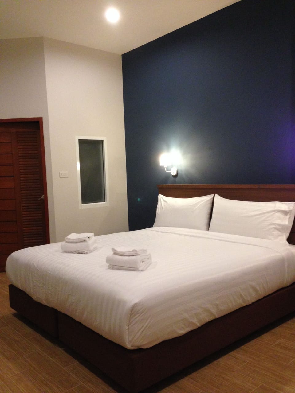 King Superior | Desk, blackout drapes, free WiFi, bed sheets