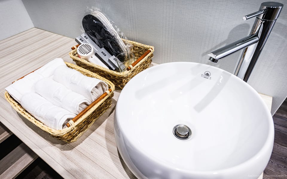 Bathroom sink