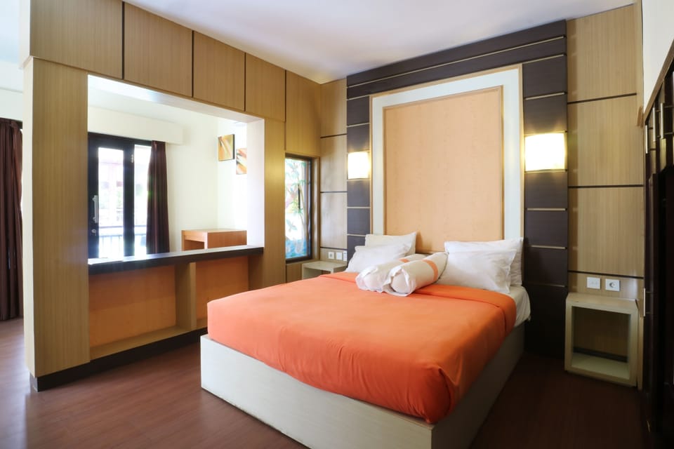 Deluxe Double Room | Desk, free WiFi, bed sheets