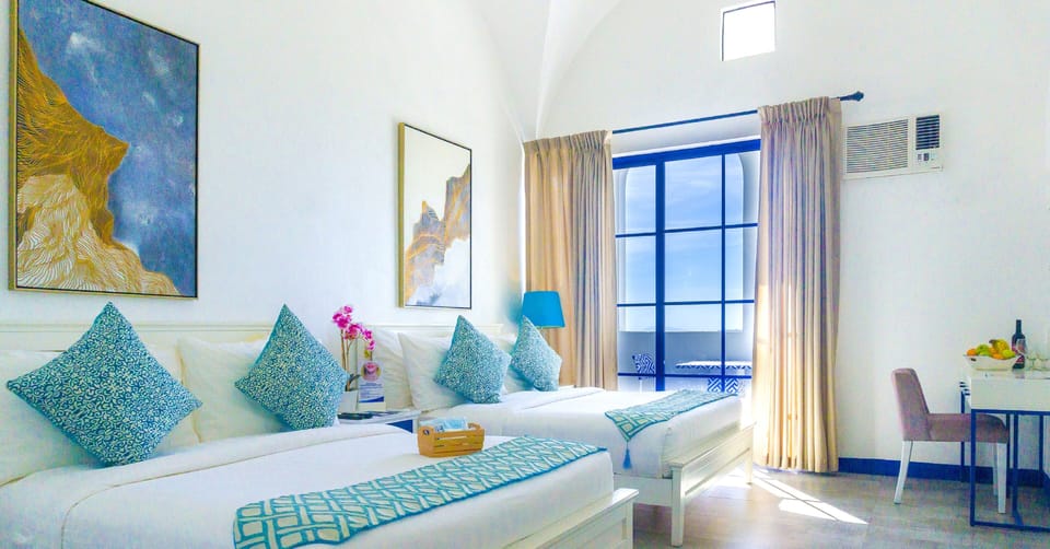Family Room | In-room safe, desk, WiFi (free), bed sheets