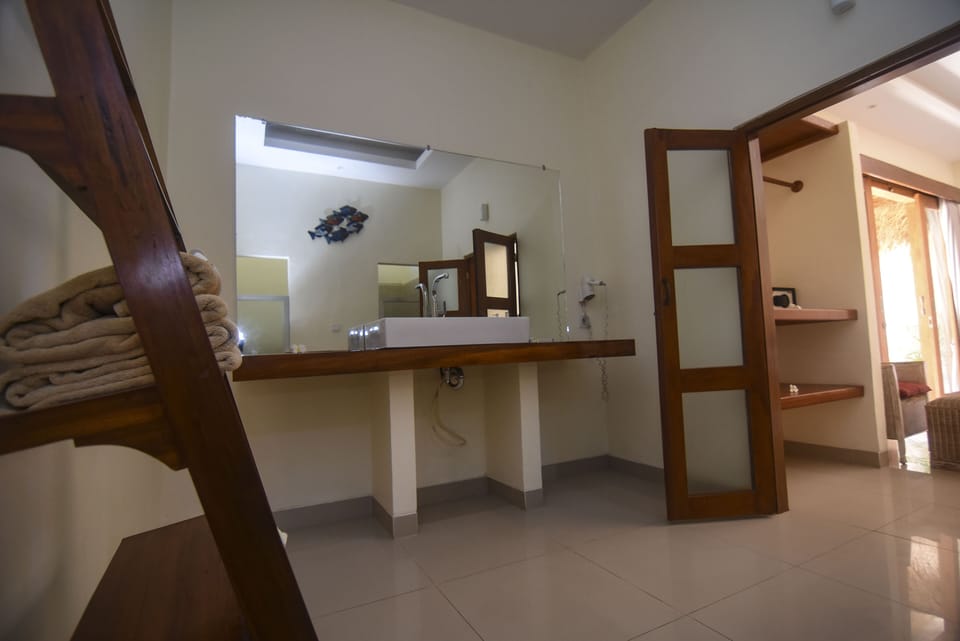 One Bedroom Villa with Private Pool | Bathroom | Shower, rainfall showerhead, slippers, towels