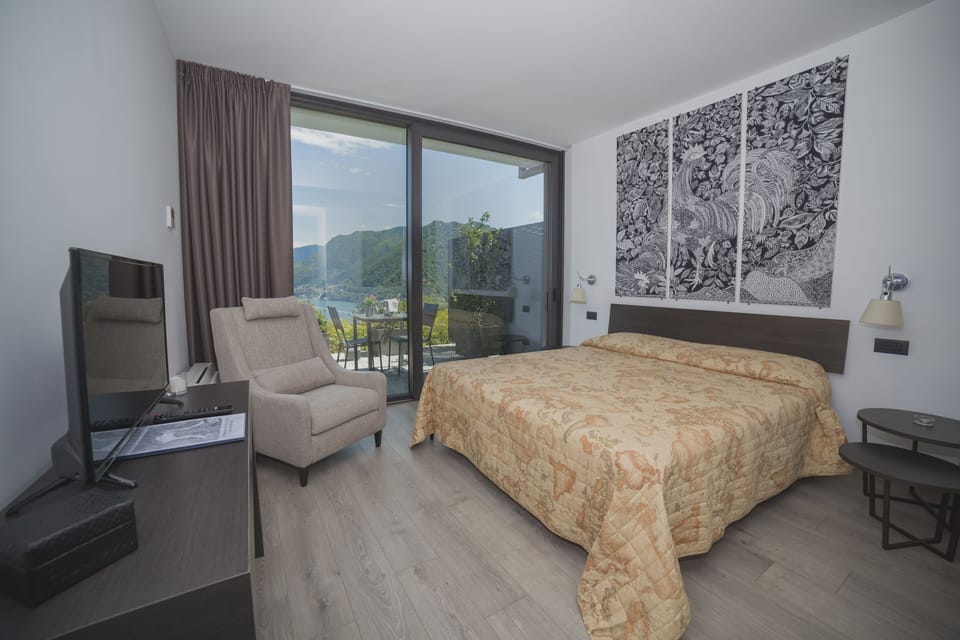 Premium bedding, down comforters, minibar, in-room safe