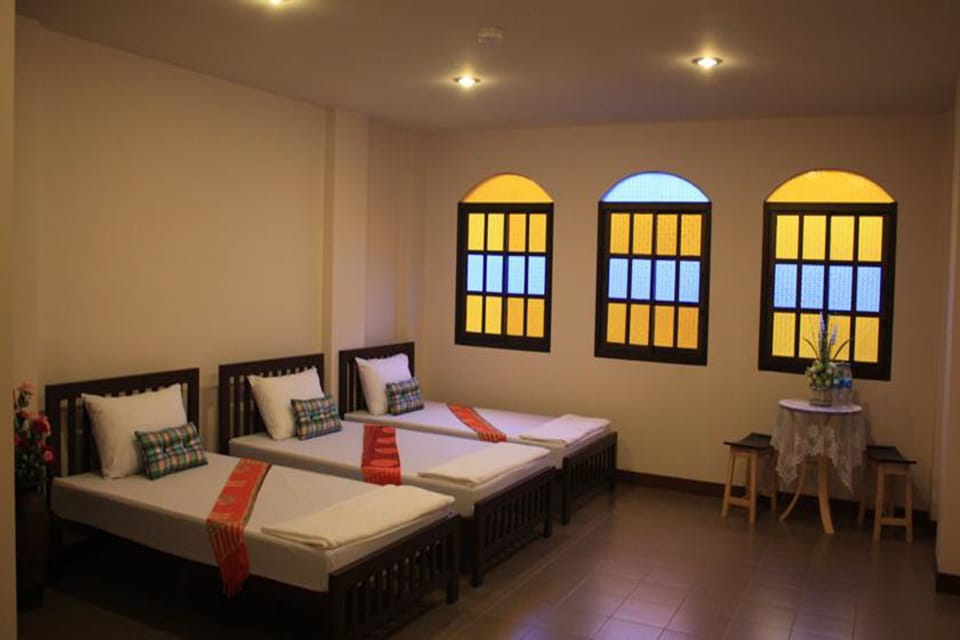 Triple Bed | Desk, iron/ironing board, rollaway beds, free WiFi