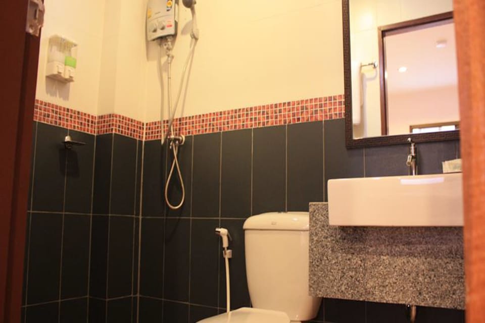 Shower, free toiletries, hair dryer, towels
