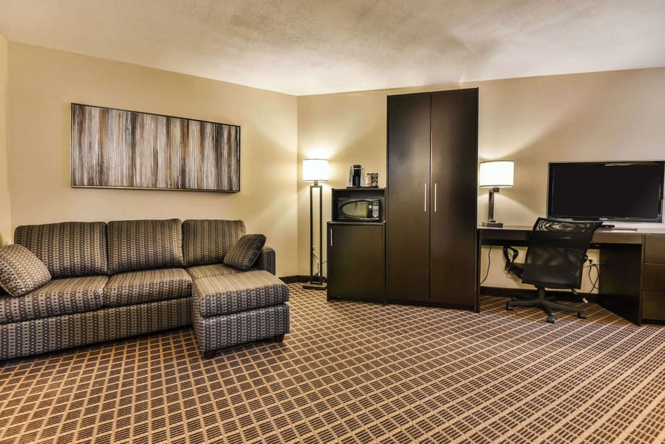 Desk, blackout drapes, iron/ironing board, free WiFi