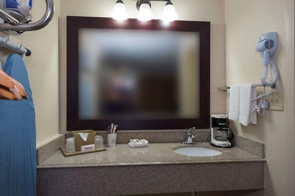 Bathroom sink