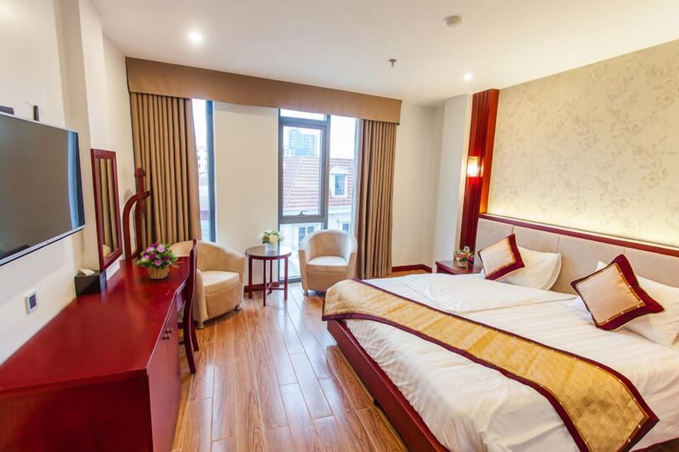 Deluxe Double Room | Minibar, in-room safe, desk, blackout drapes