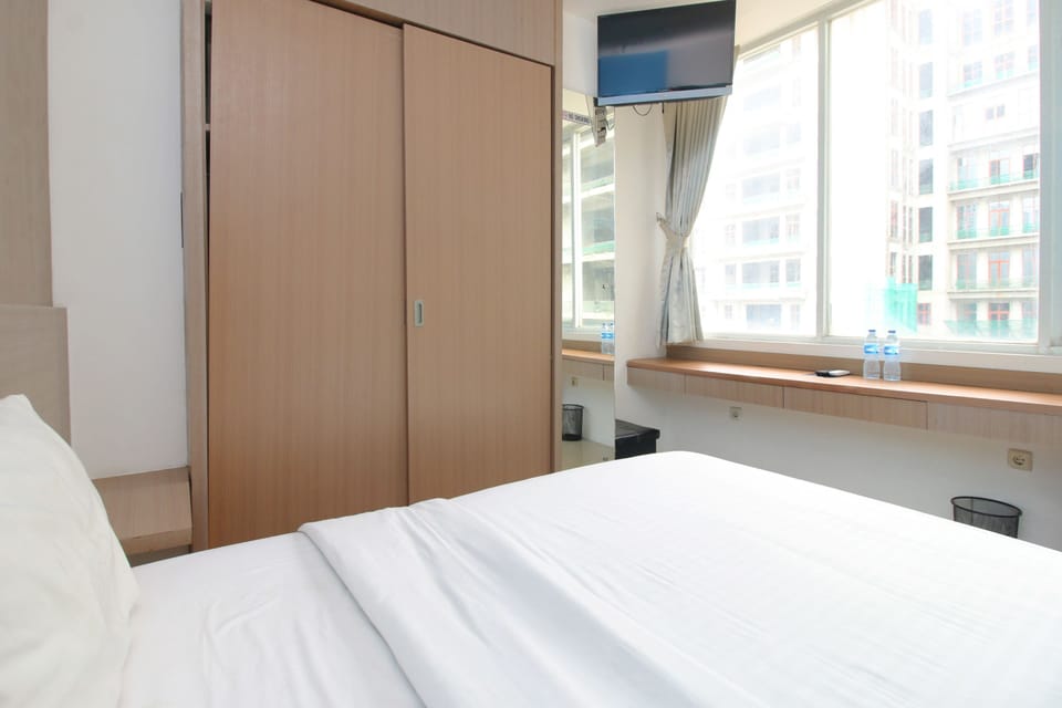 Double Room with City View | Desk, iron/ironing board, free WiFi, bed sheets
