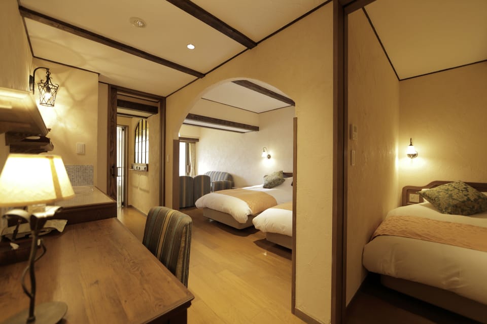 Forth Room, Non Smoking | In-room safe, soundproofing, free WiFi, bed sheets