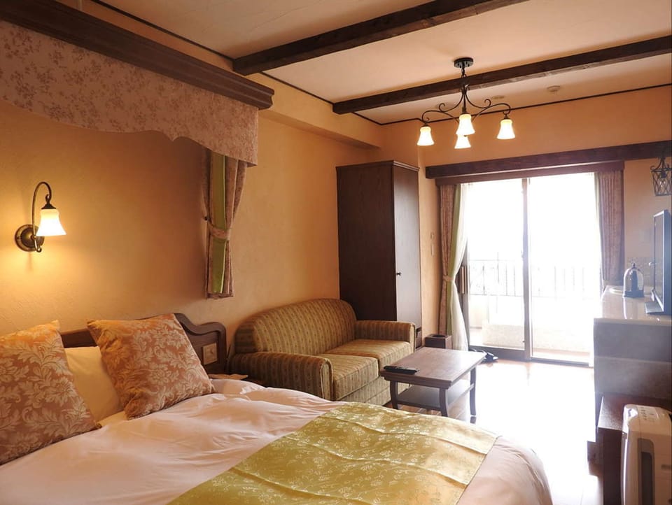 Double Room, Non Smoking | In-room safe, soundproofing, free WiFi, bed sheets