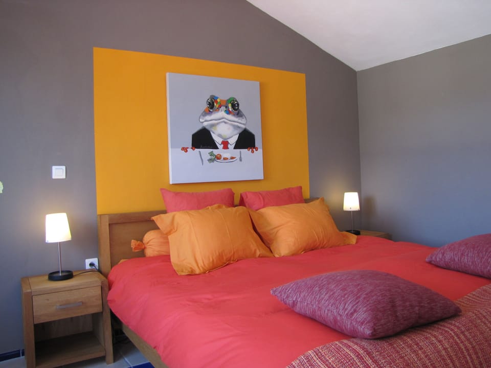 Comfort Room | Desk, free WiFi, bed sheets