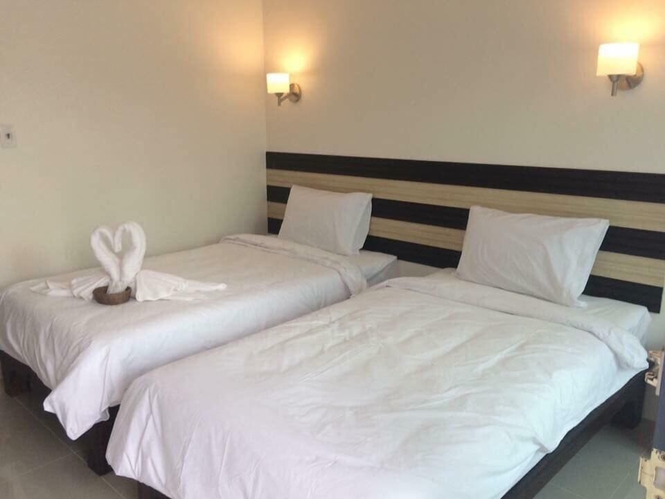 Deluxe House, 2 Twin Beds | Desk, blackout drapes, free WiFi