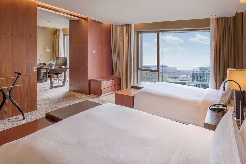Club Suite, 2 Twin Beds (Regent Club) | Premium bedding, minibar (some free items), in-room safe, desk