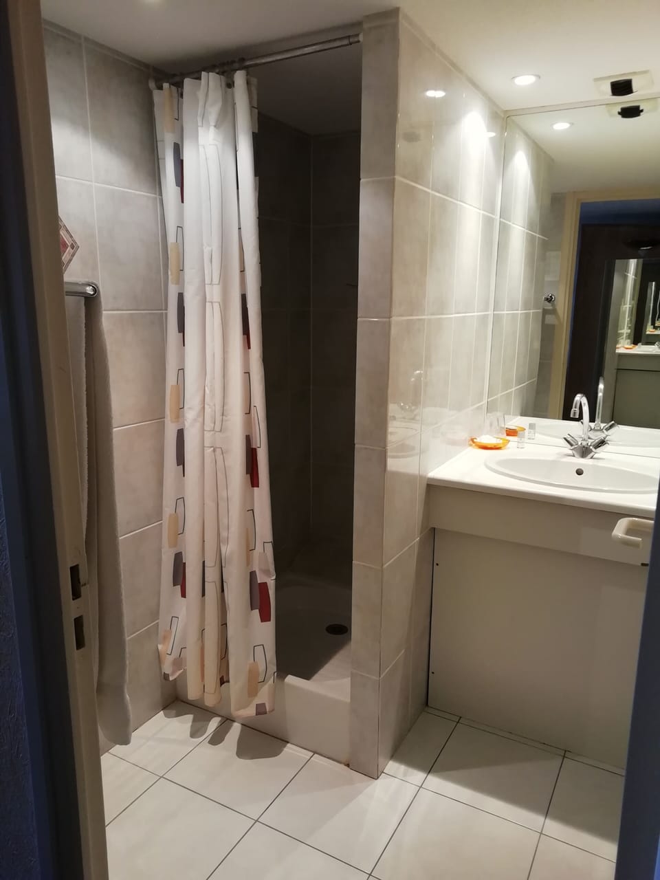 Hair dryer, towels