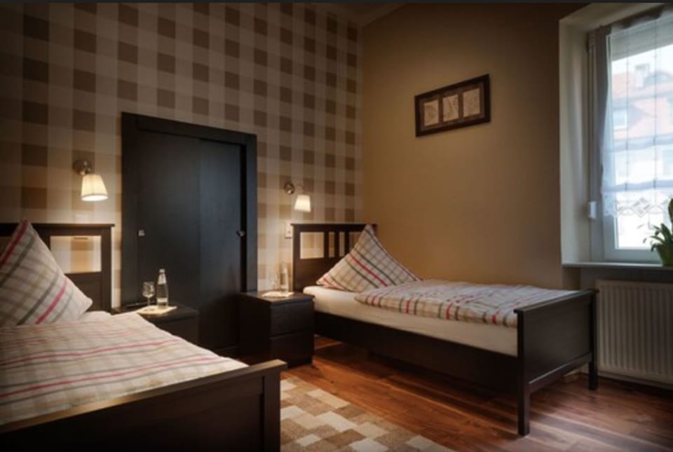 Single Room | Iron/ironing board, rollaway beds, free WiFi