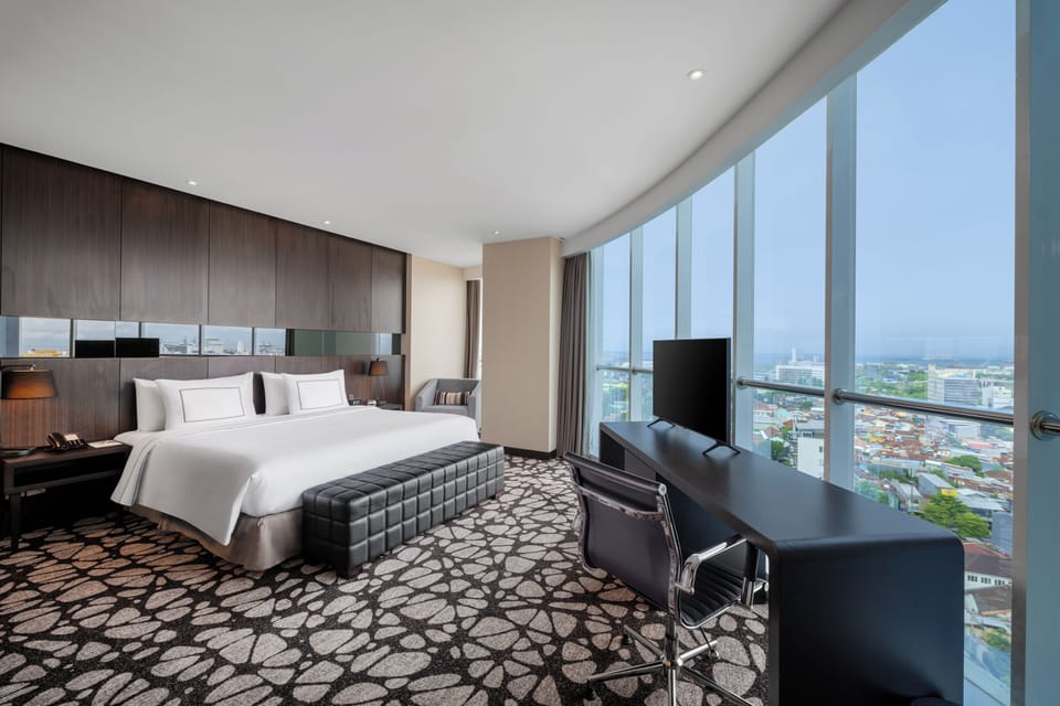 Junior Suite | Minibar (free items), in-room safe, desk, cribs (free)