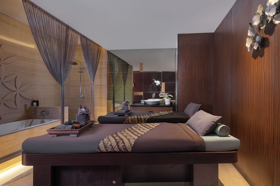 Couples treatment rooms, hot tub, body treatments, facials
