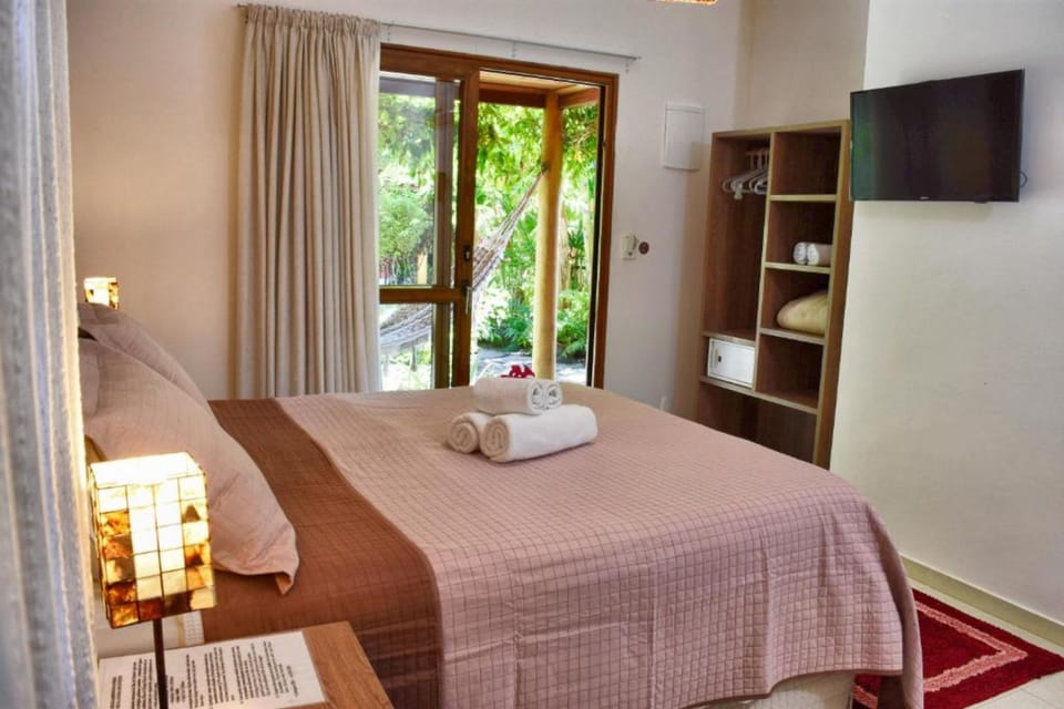 Duplo Vista Jardim com Varanda | Minibar, in-room safe, blackout drapes, free WiFi