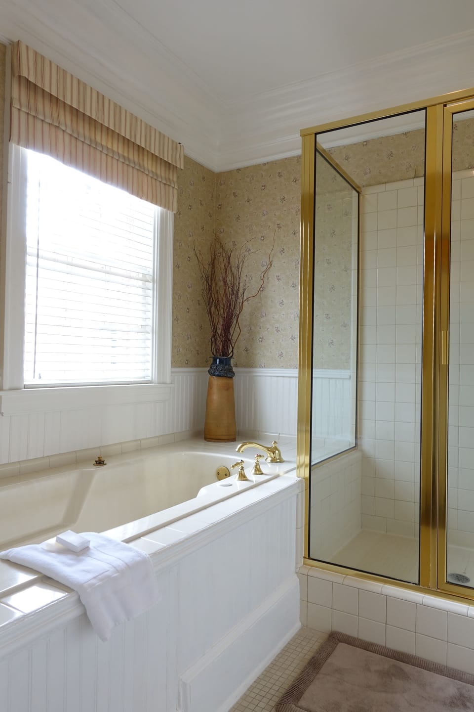 Romantic Double Room - C.G. Martin - 2nd Floor No Elevator | Jetted tub