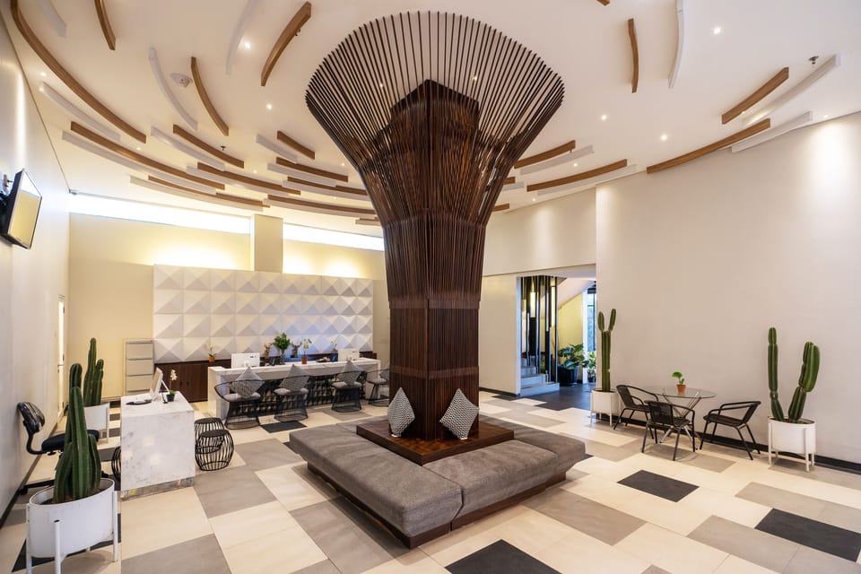 Lobby lounge
