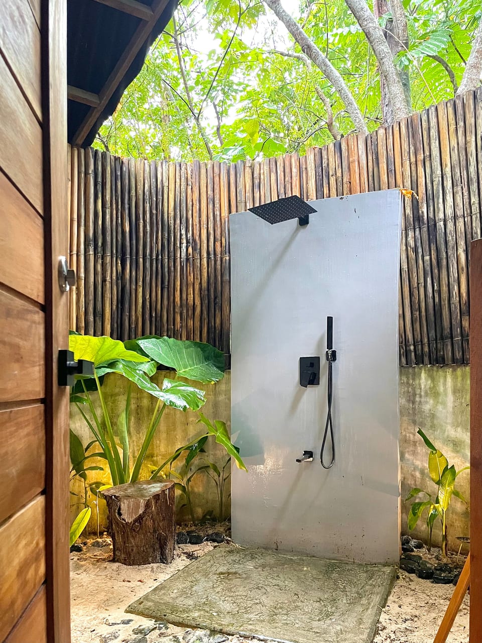 Tropical Beachfront Villa | Bathroom | Shower, free toiletries, hair dryer (on request), bidet