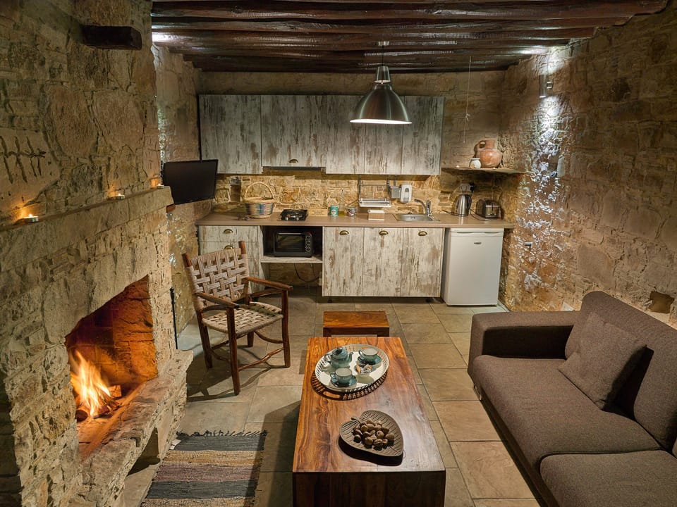 Junior Suite (Sospitos) | In-room safe, WiFi (free), bed sheets