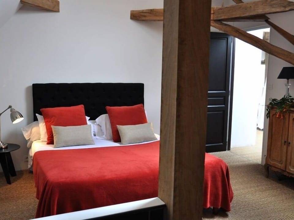 Superior Double Room, Private Bathroom, River View (Chambre Sequoia) | 1 bedroom, down comforters, Select Comfort beds, individually decorated