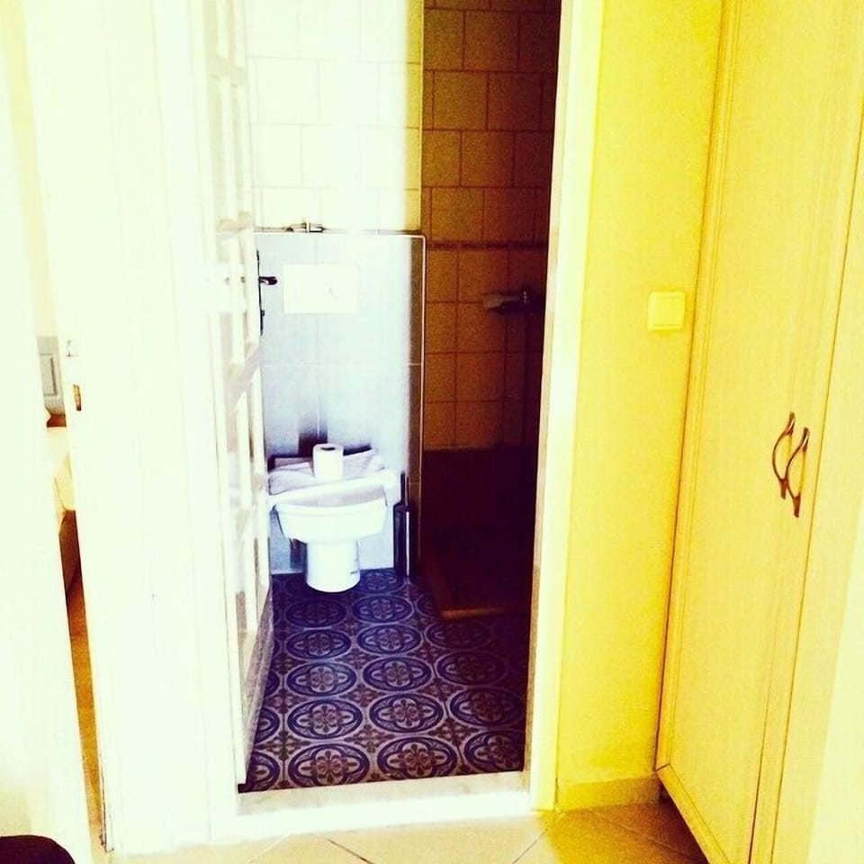 Apartment, 1 Bedroom | Bathroom | Shower, free toiletries, hair dryer, towels
