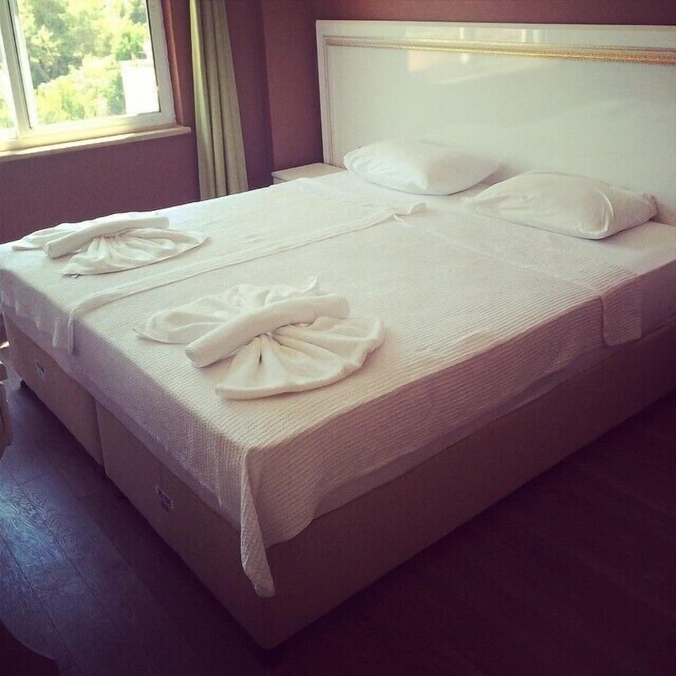 Apartment, 1 Bedroom | 1 bedroom, desk, free cribs/infant beds, free WiFi