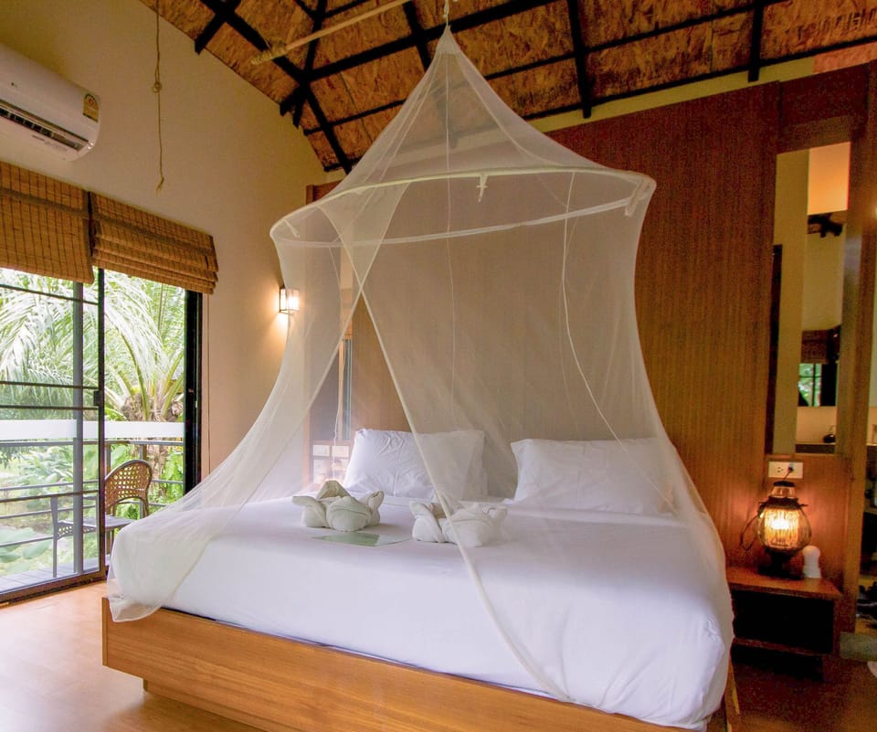 Deluxe Double Room  | In-room safe, cribs (free), rollaway beds (surcharge), bed sheets