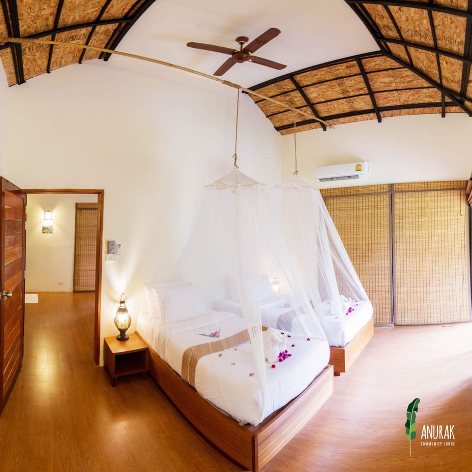 Twin Room | In-room safe, cribs (free), rollaway beds (surcharge), bed sheets