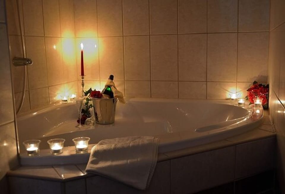 Comfort Double or Twin Room | Deep soaking bathtub