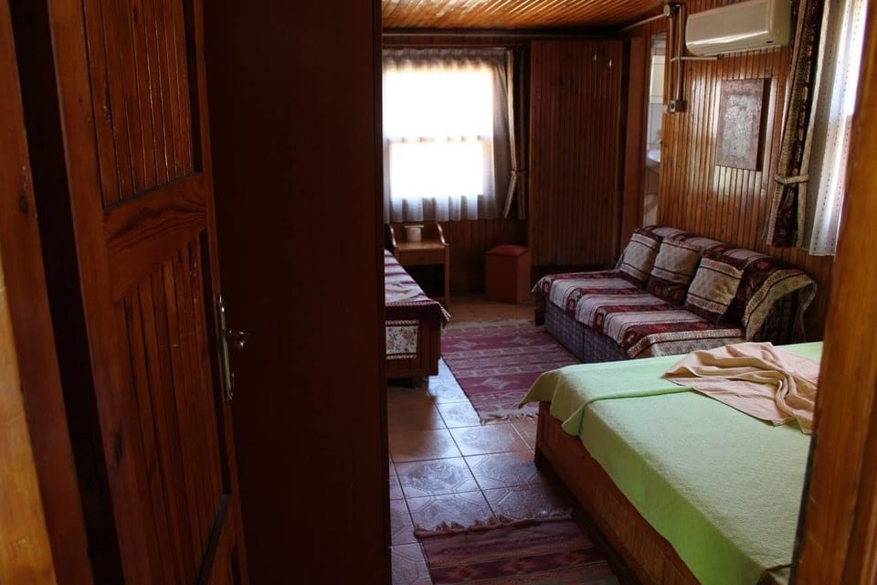 Standard Double Room | In-room safe, desk, free cribs/infant beds, free WiFi
