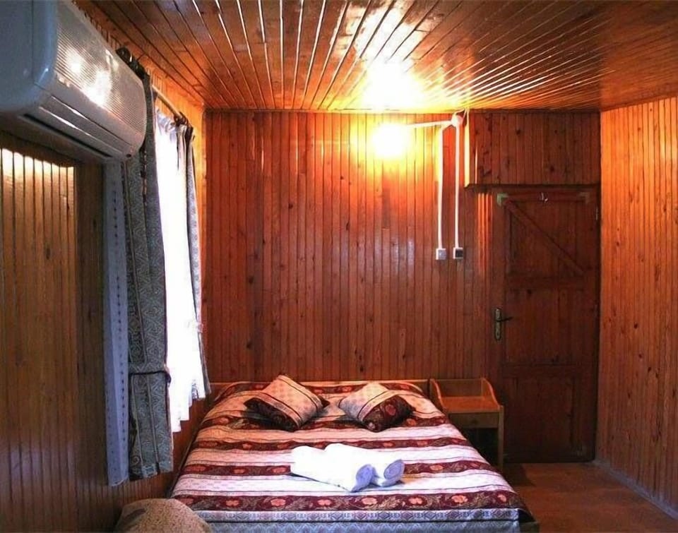 Standard Double Room | In-room safe, desk, free cribs/infant beds, free WiFi