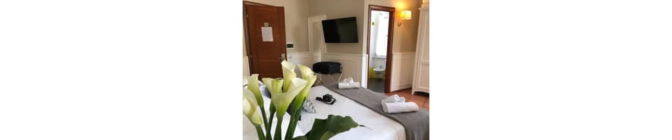 Deluxe Double Room | Select Comfort beds, minibar, in-room safe, desk