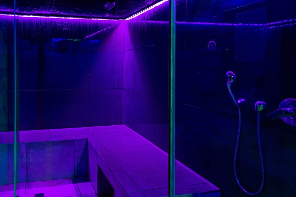 Couples treatment rooms, sauna, steam room, body treatments